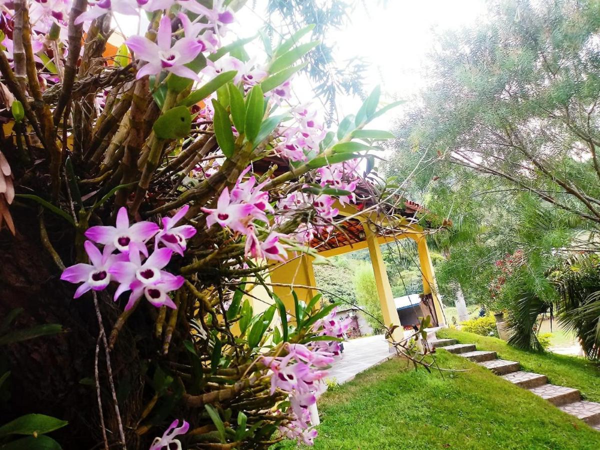 Casa Com Flores Педра-Азул Экстерьер фото